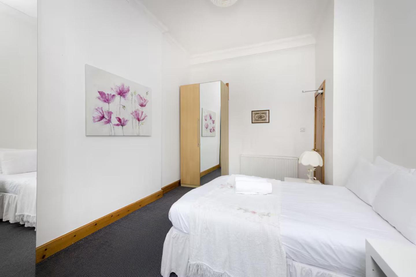 Joivy 3 Bed Flat In Old Town, Close To Grassmarket 爱丁堡 外观 照片